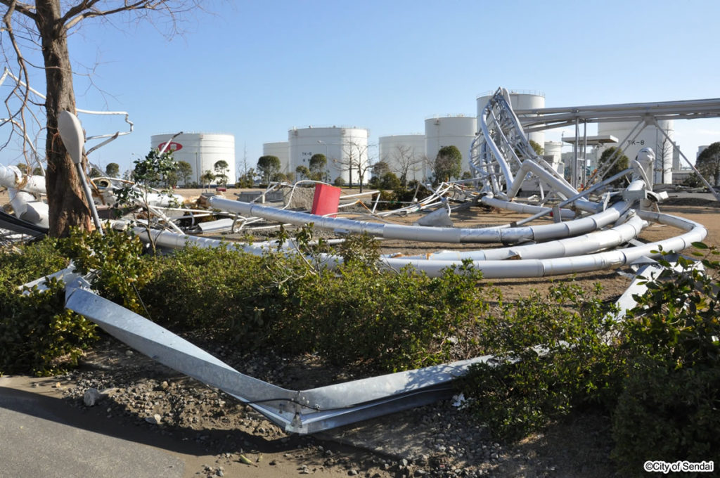 津波で壊滅的な被害を受けたガス局港工場