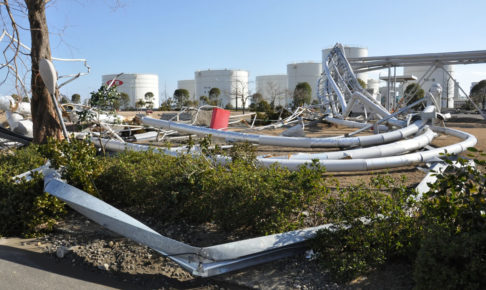 津波で壊滅的な被害を受けたガス局港工場